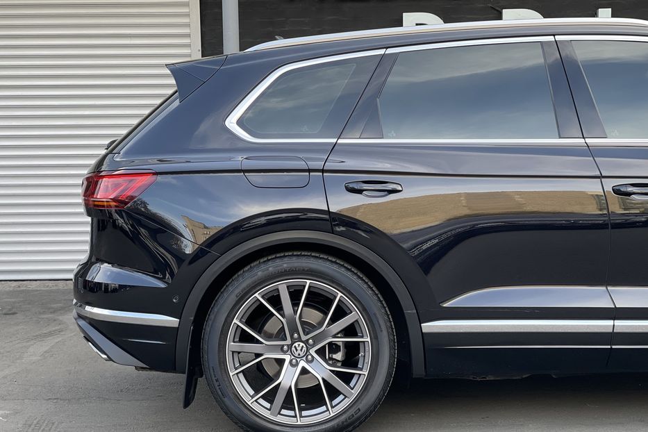 Продам Volkswagen Touareg 2018 года в Киеве