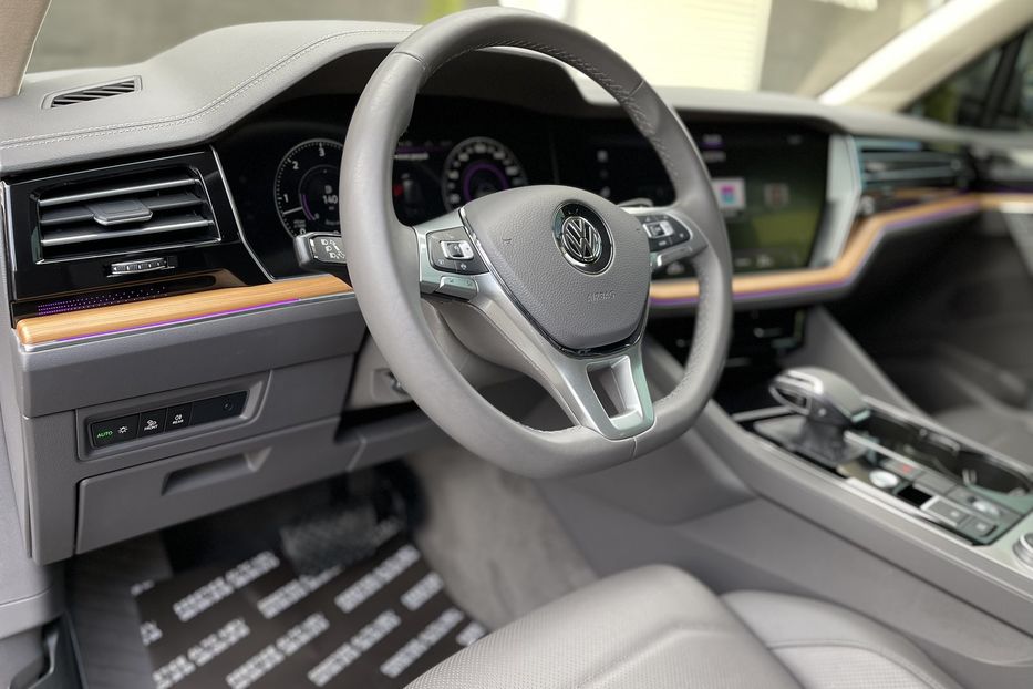 Продам Volkswagen Touareg 2018 года в Киеве