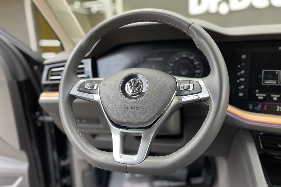 Продам Volkswagen Touareg 2018 года в Киеве