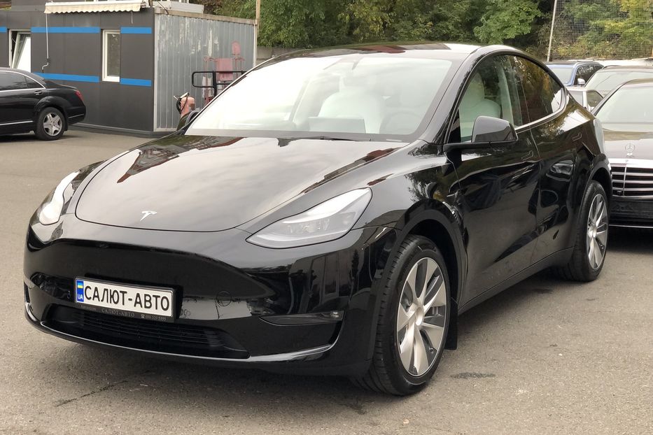 Продам Tesla Model Y  Long Range Dual Motor 2021 года в Киеве