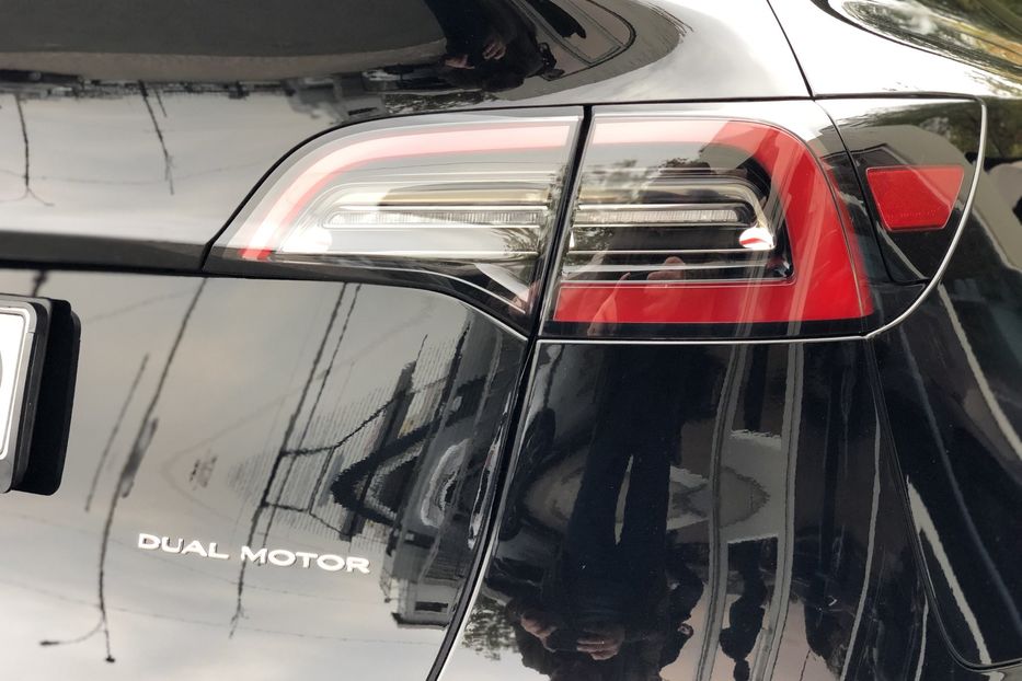 Продам Tesla Model Y  Long Range Dual Motor 2021 года в Киеве