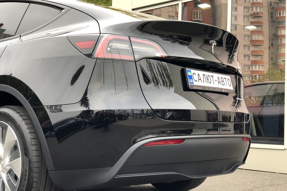 Продам Tesla Model Y  Long Range Dual Motor 2021 года в Киеве