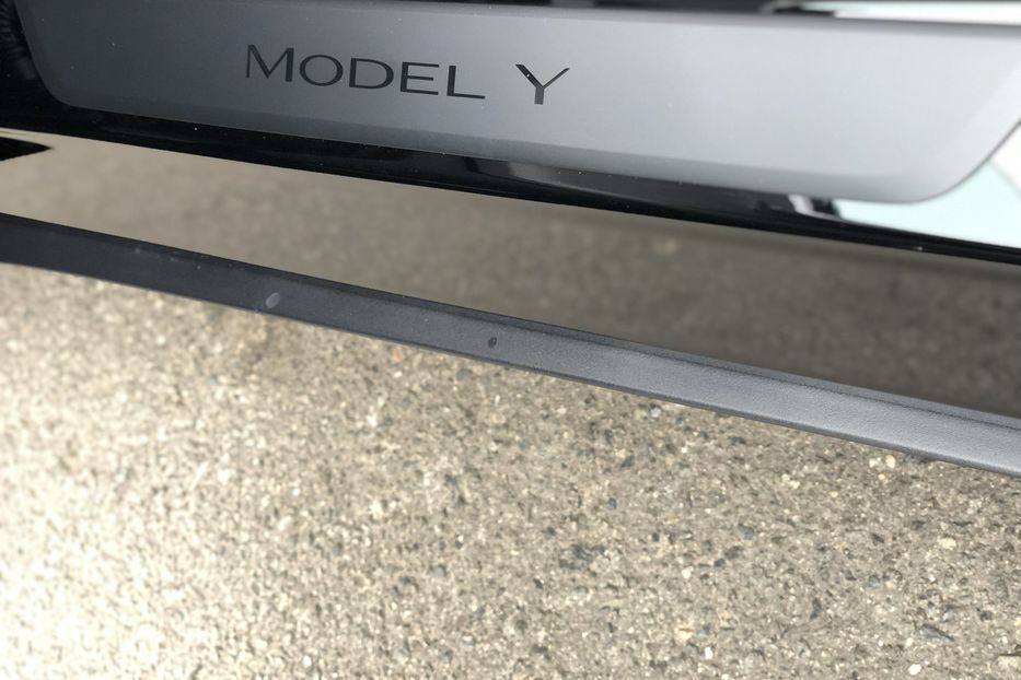 Продам Tesla Model Y  Long Range Dual Motor 2021 года в Киеве