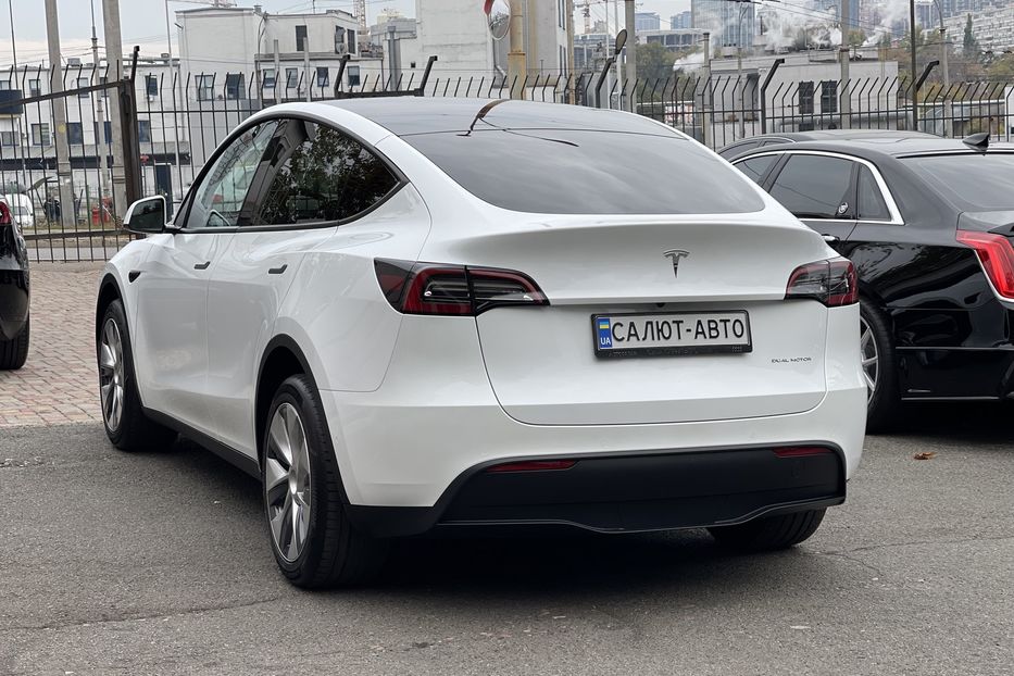 Продам Tesla Model Y Europa Long Range Dual Motor 2021 года в Киеве