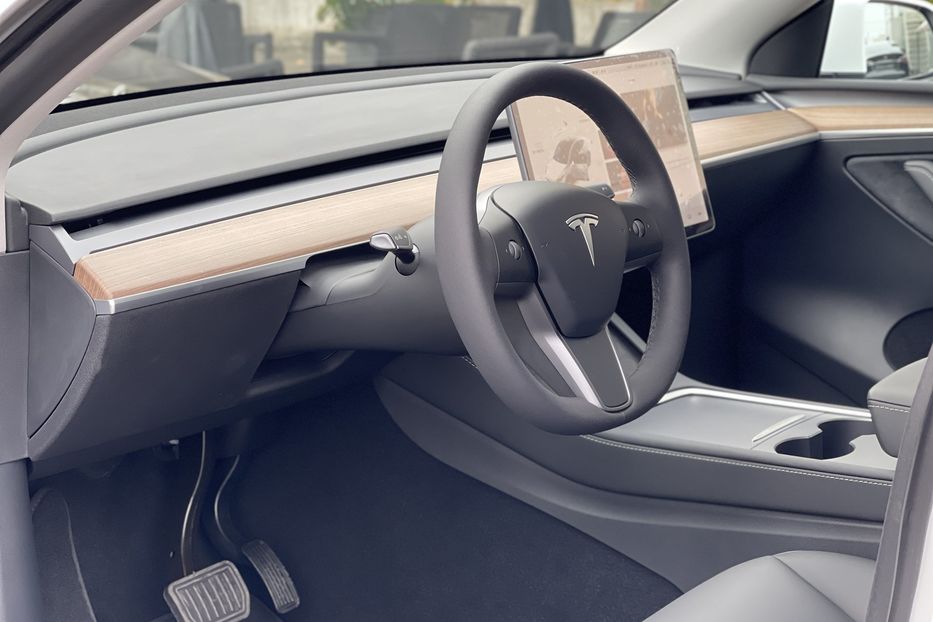 Продам Tesla Model Y Europa Long Range Dual Motor 2021 года в Киеве