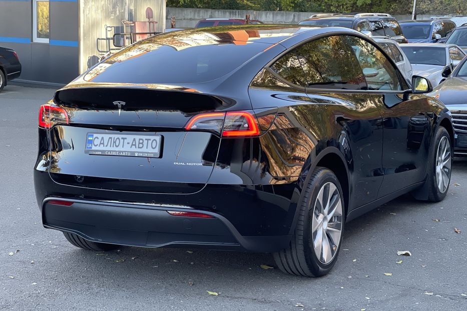 Продам Tesla Model Y  Long Range Dual Motor 2021 года в Киеве