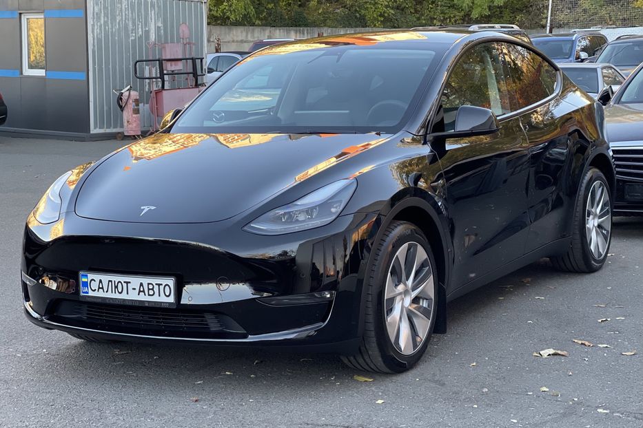 Продам Tesla Model Y  Long Range Dual Motor 2021 года в Киеве