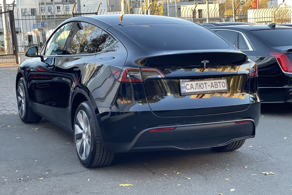 Продам Tesla Model Y  Long Range Dual Motor 2021 года в Киеве