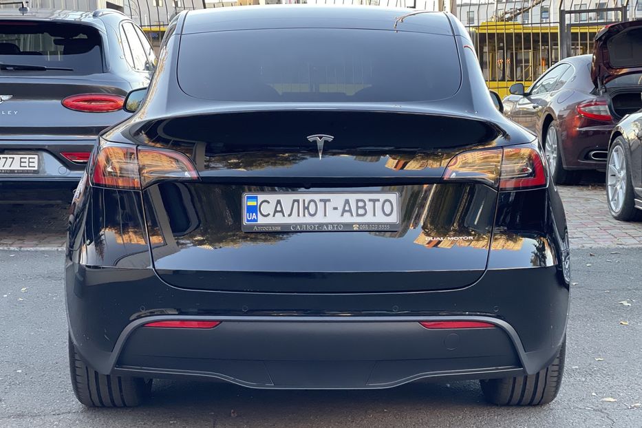 Продам Tesla Model Y  Long Range Dual Motor 2021 года в Киеве