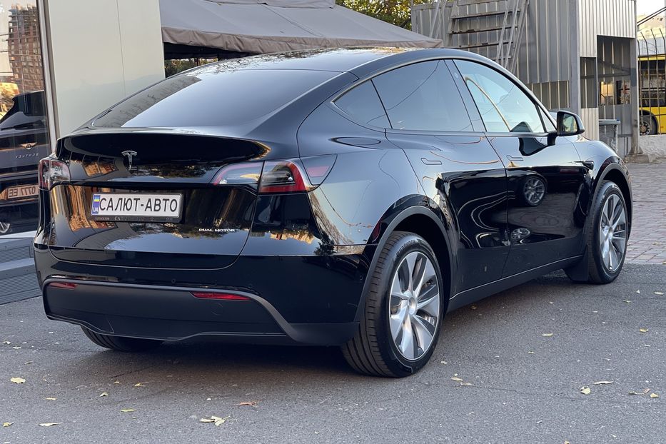 Продам Tesla Model Y  Long Range Dual Motor 2021 года в Киеве