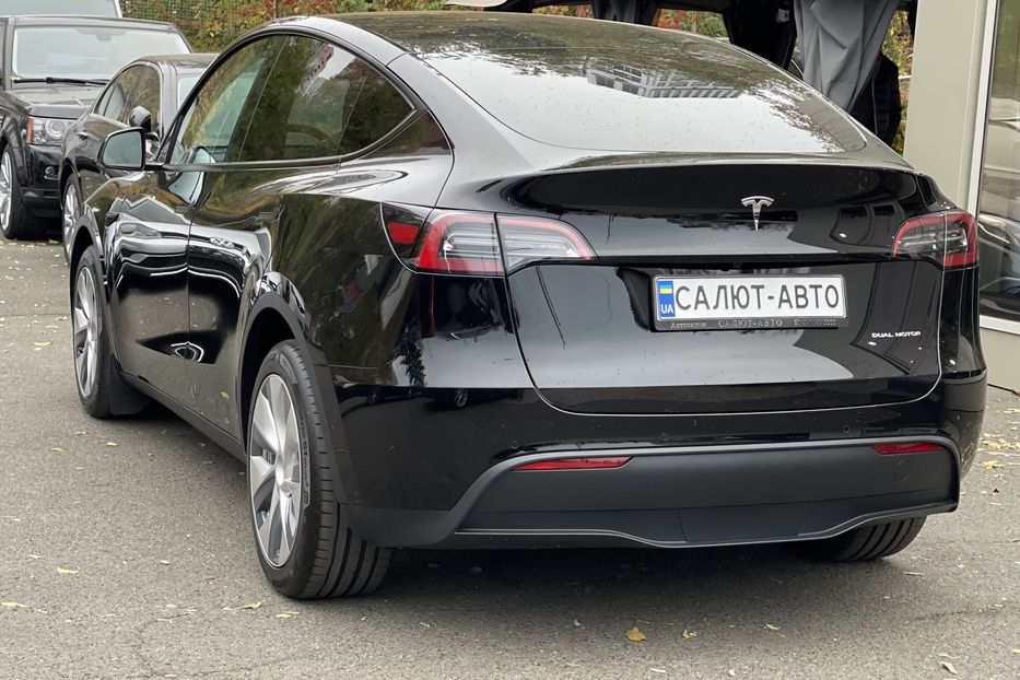 Продам Tesla Model Y Long Range Dual Motor 2021 года в Киеве