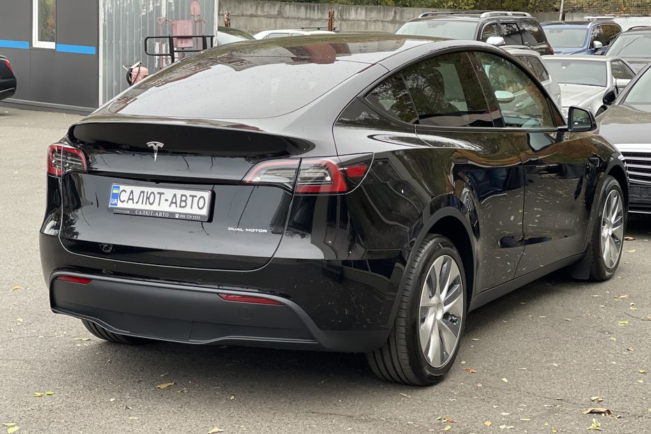 Продам Tesla Model Y Long Range Dual Motor 2021 года в Киеве