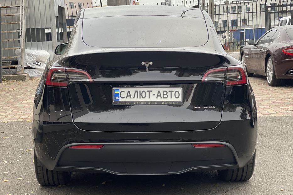 Продам Tesla Model Y Long Range Dual Motor 2021 года в Киеве