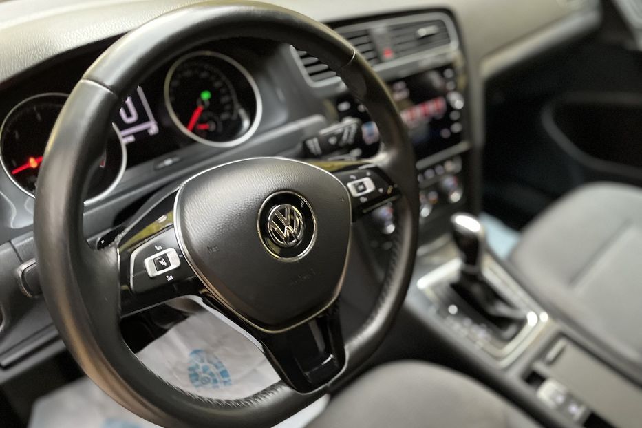 Продам Volkswagen Golf VII 2018 года в Житомире