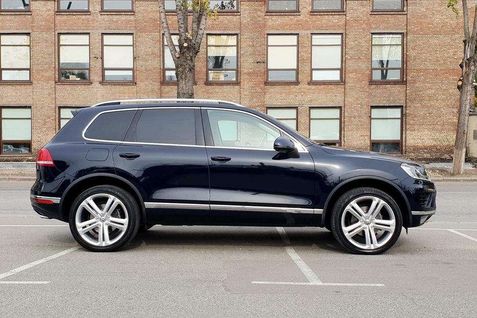 Продам Volkswagen Touareg 2017 года в Киеве