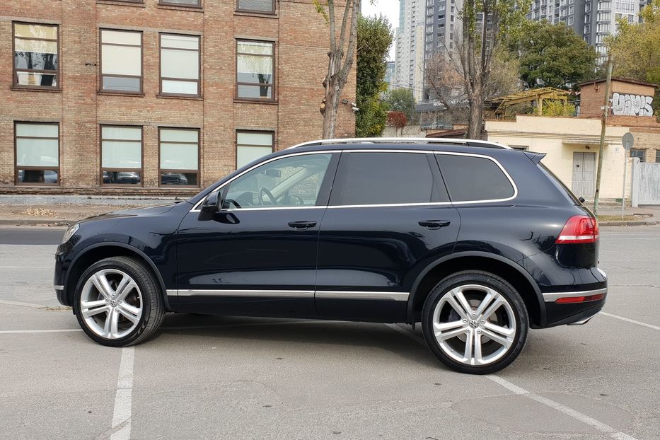 Продам Volkswagen Touareg 2017 года в Киеве