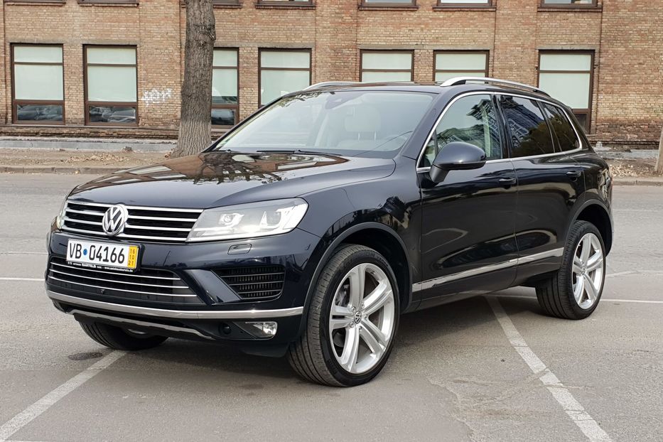 Продам Volkswagen Touareg 2017 года в Киеве