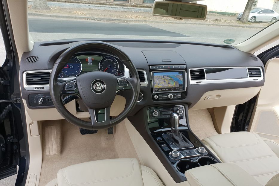 Продам Volkswagen Touareg 2017 года в Киеве