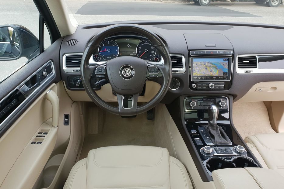 Продам Volkswagen Touareg 2017 года в Киеве