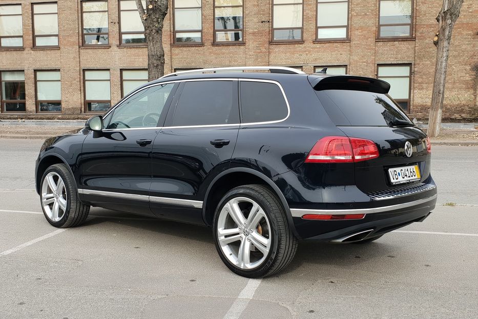 Продам Volkswagen Touareg 2017 года в Киеве