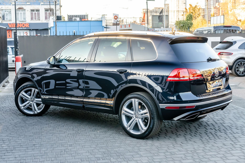 Продам Volkswagen Touareg 3.0 TDI 2016 года в Киеве