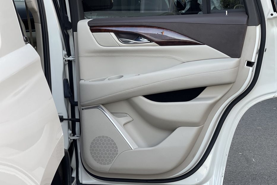 Продам Cadillac Escalade 2014 года в Киеве