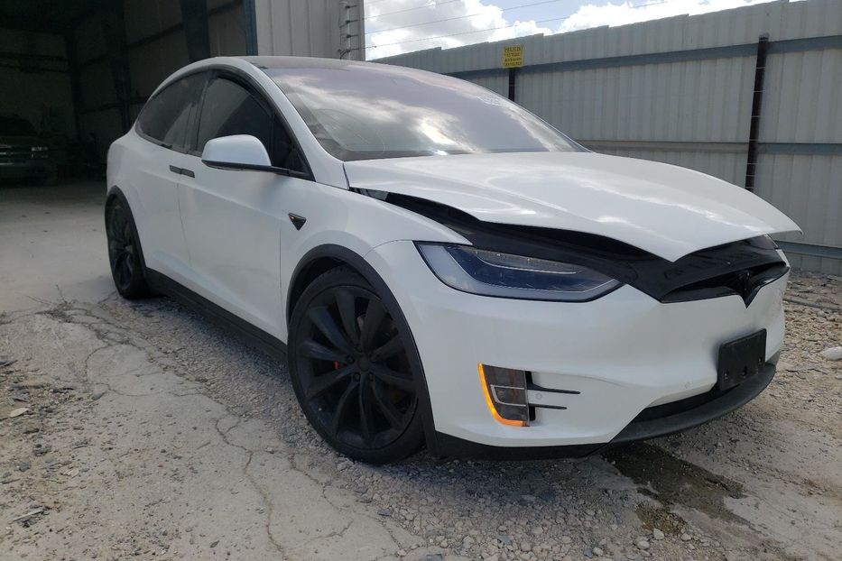 Продам Tesla Model X 90 Dual Motor 2017 года в Черновцах