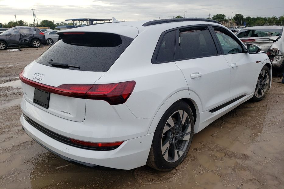 Продам Audi E-Tron 2021 года в Киеве
