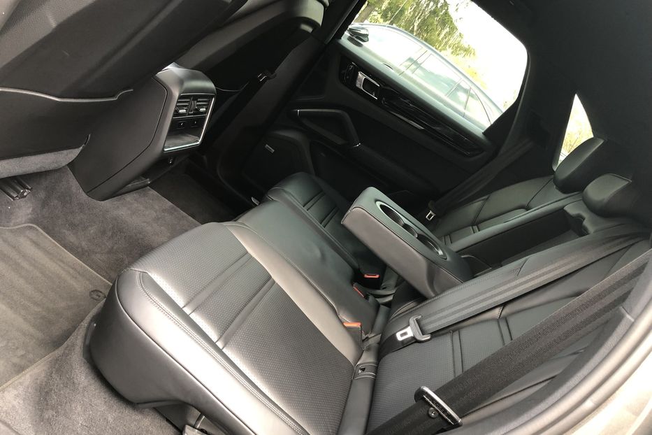 Продам Porsche Cayenne 2019 года в Киеве