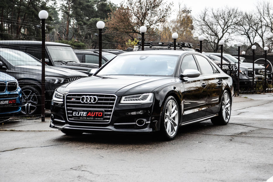 Продам Audi S8 Plus 2016 года в Киеве