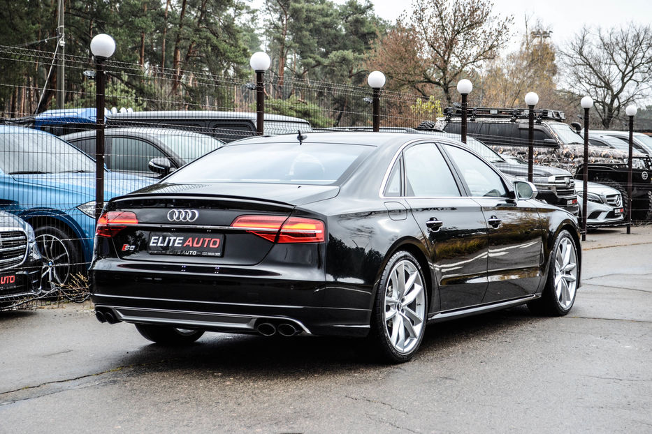 Продам Audi S8 Plus 2016 года в Киеве
