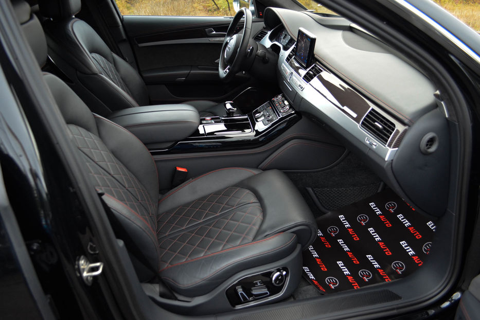 Продам Audi S8 Plus 2016 года в Киеве