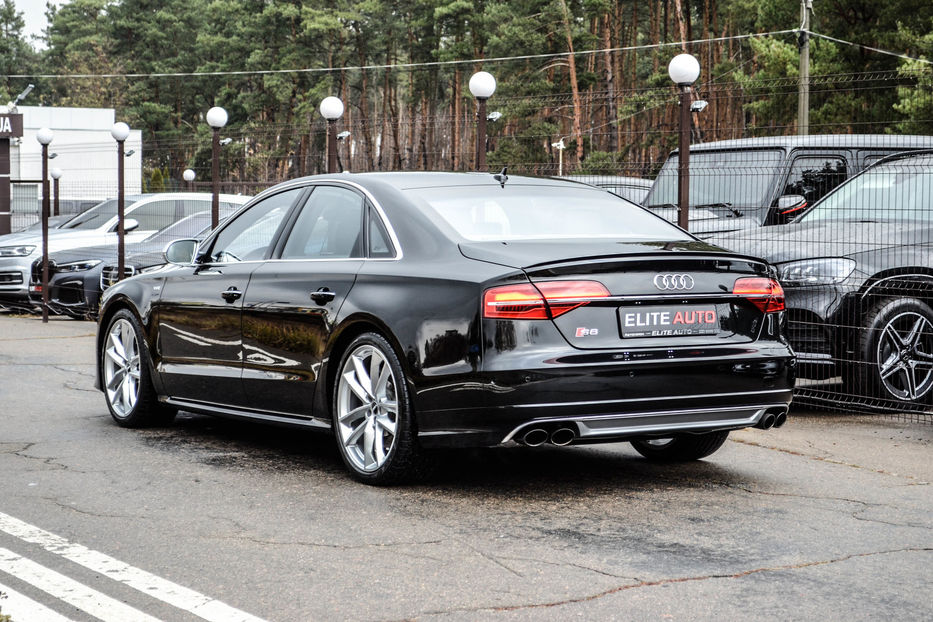 Продам Audi S8 Plus 2016 года в Киеве