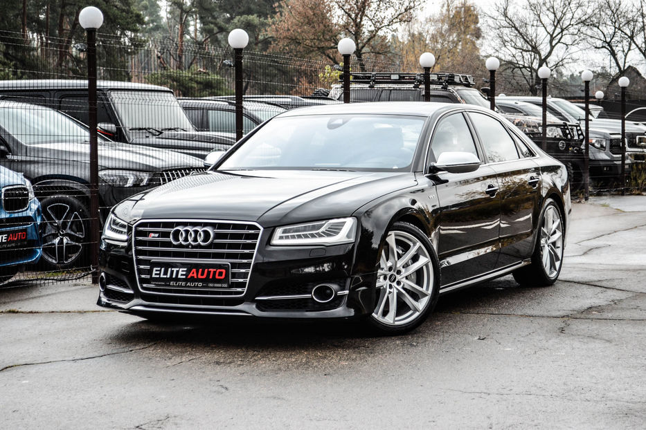 Продам Audi S8 Plus 2016 года в Киеве