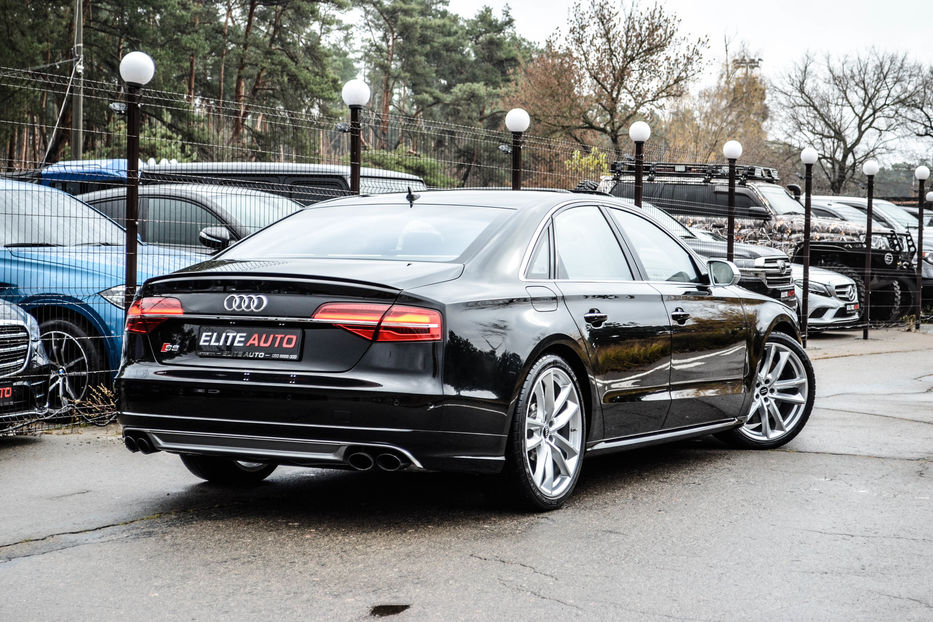 Продам Audi S8 Plus 2016 года в Киеве