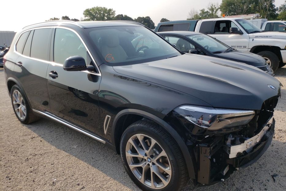 Продам BMW X5 XDrive40I 2021 года в Киеве