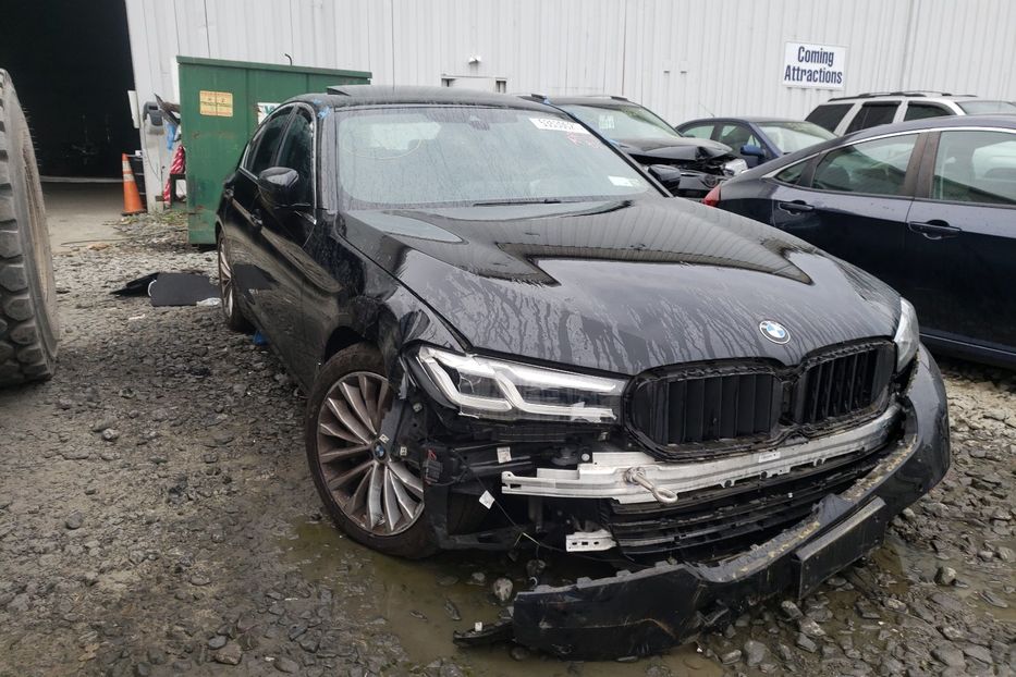 Продам BMW 530 XI 2021 года в Киеве