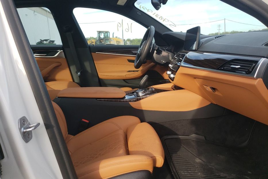 Продам BMW 540 XI 2021 года в Киеве