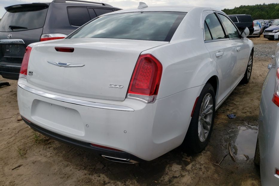 Продам Chrysler 300 C Touring 2021 года в Киеве