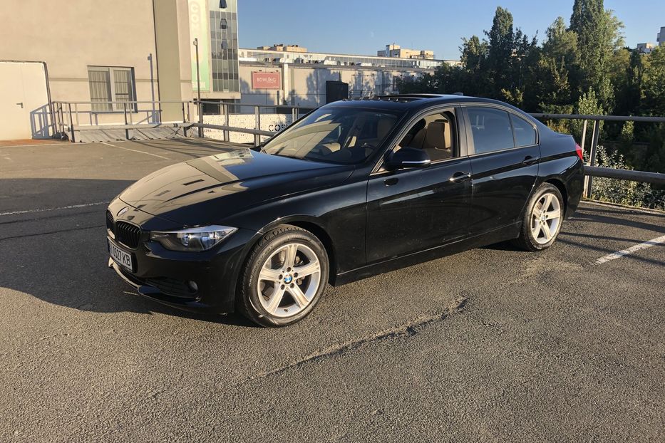 Продам BMW 320 2013 года в Киеве