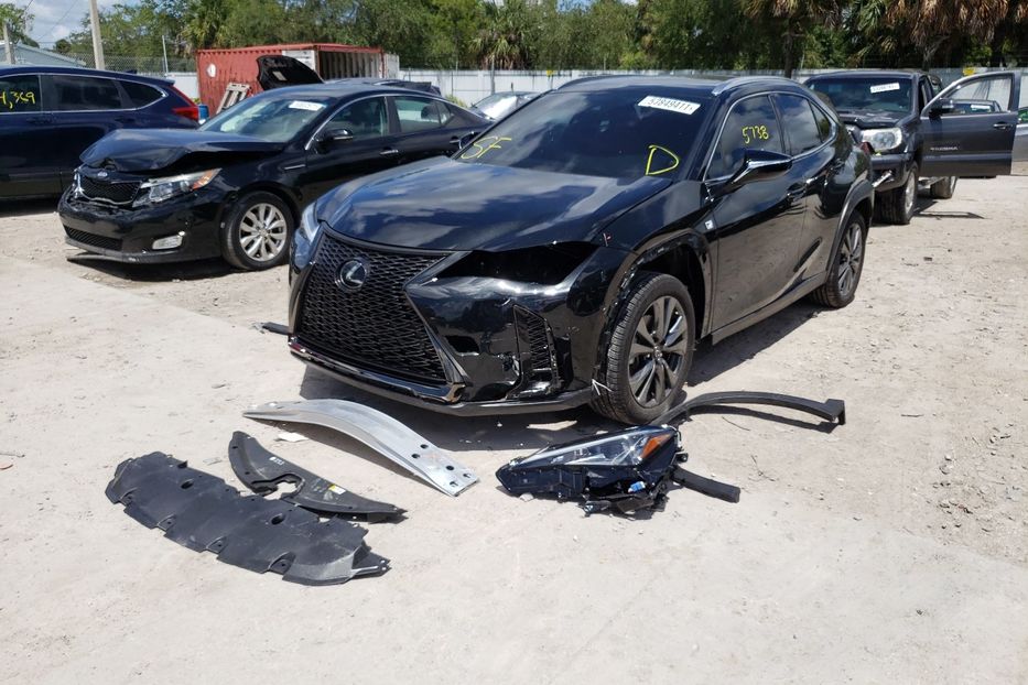 Продам Lexus CT UX 200 2021 года в Киеве