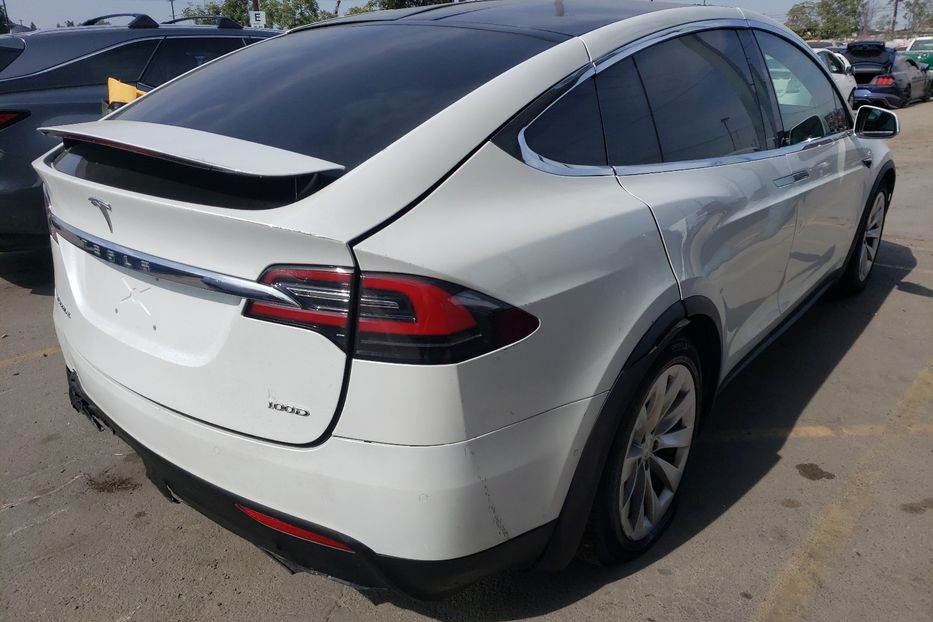 Продам Tesla Model X 2018 года в Киеве