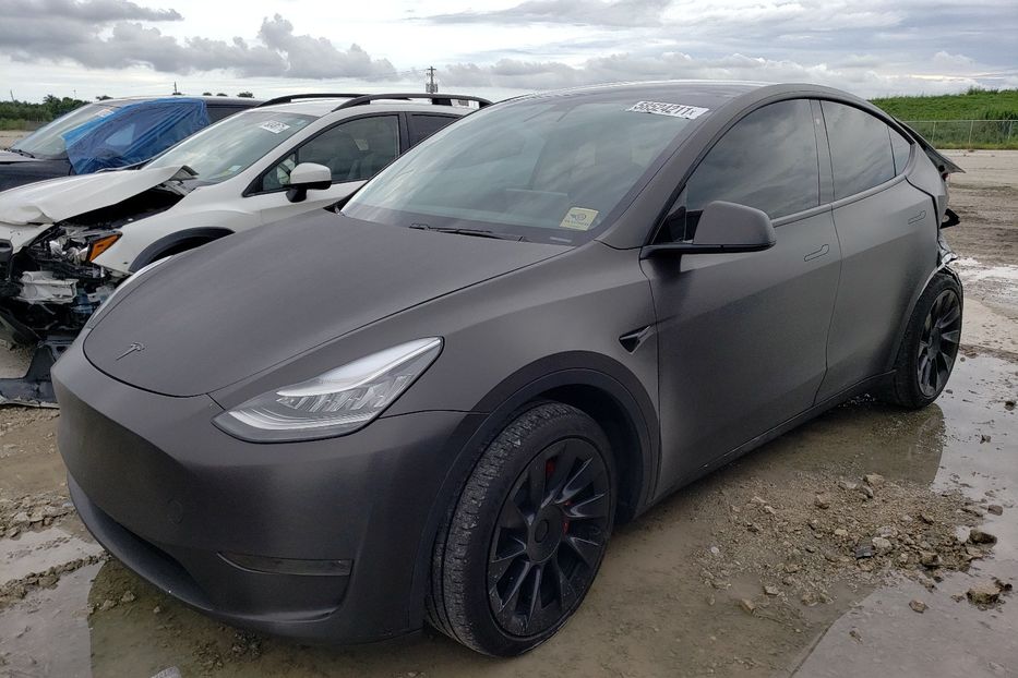 Продам Tesla Model Y 2020 года в Киеве