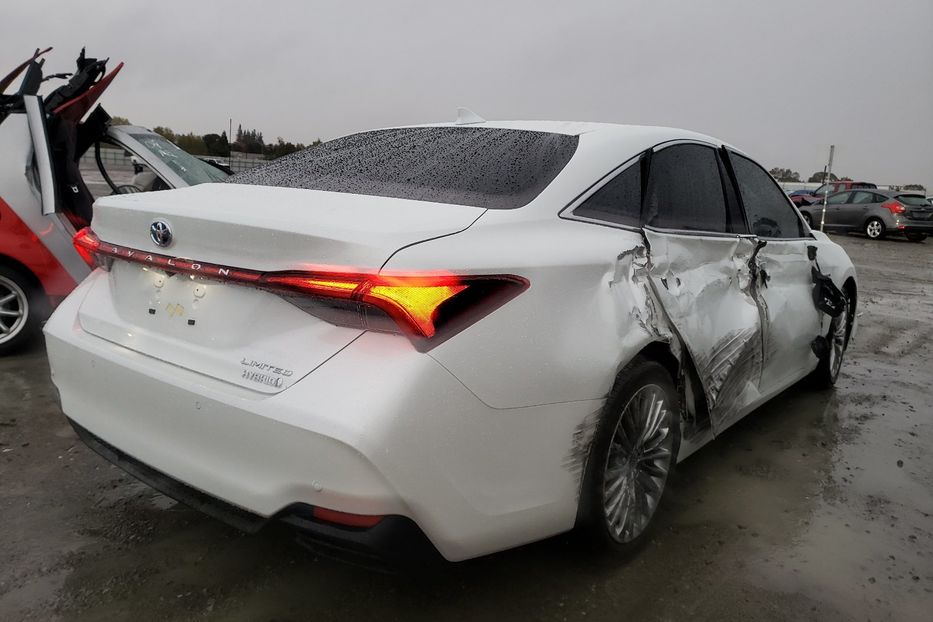 Продам Toyota Avalon Limited 2021 года в Киеве