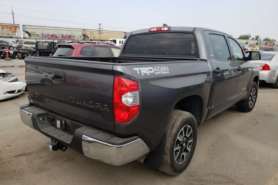 Продам Toyota Tundra Crewmax SR5 2021 года в Киеве