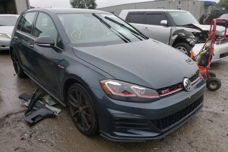 Продам Volkswagen Golf GTI S 2021 года в Киеве
