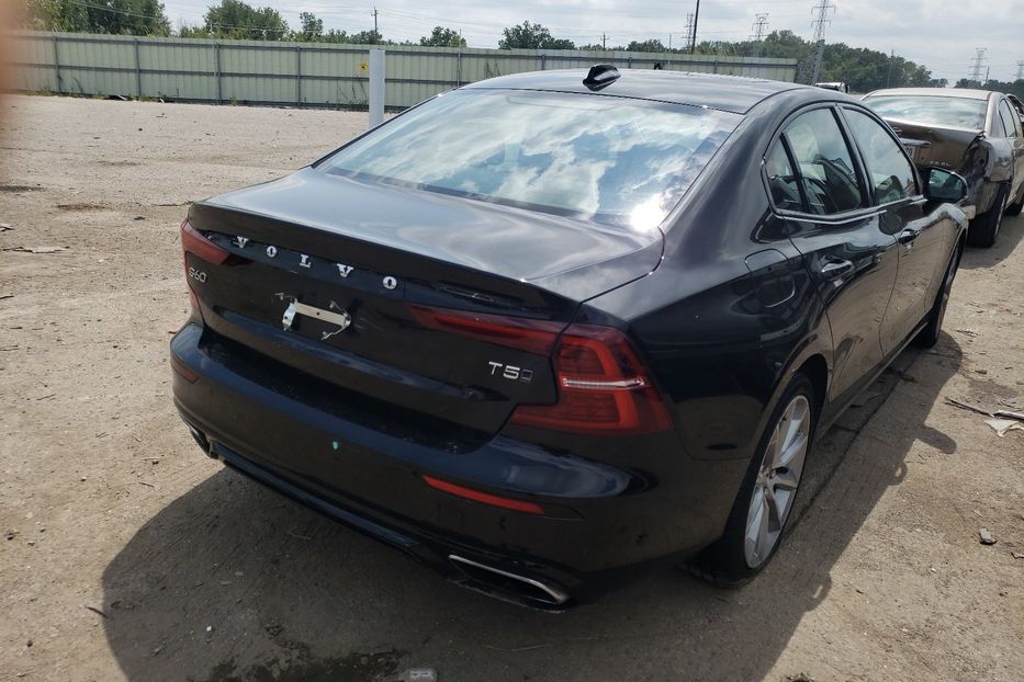 Продам Volvo S60 T5 R-Design 2021 года в Киеве