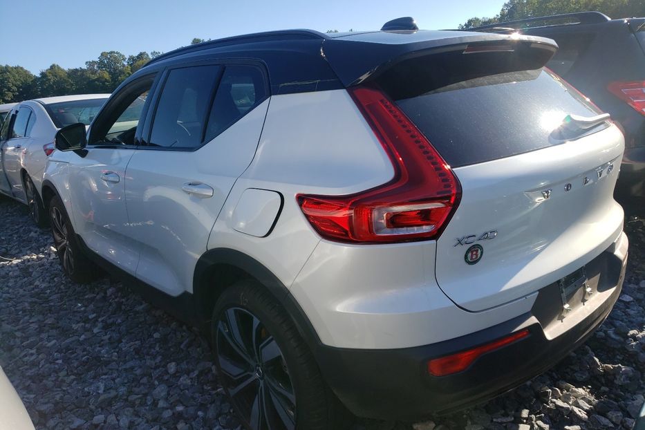 Продам Volvo A XC40 Recharge 2021 года в Киеве