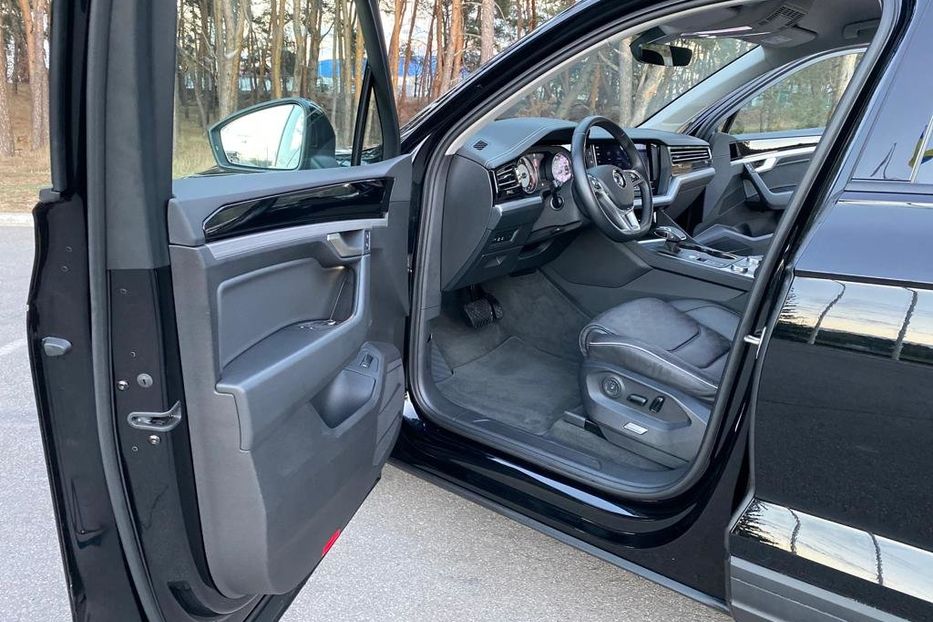 Продам Volkswagen Touareg Black Edition  2019 года в Киеве