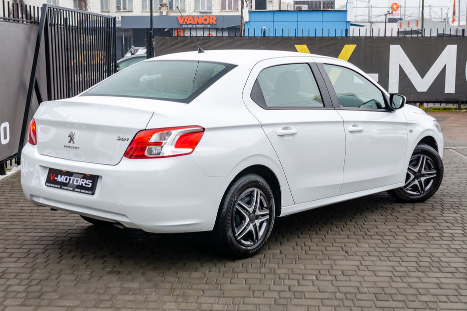 Продам Peugeot 301 1.6i 2013 года в Киеве